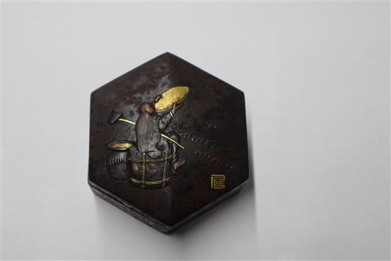 A Komai circular box and another largest diameter 10cm